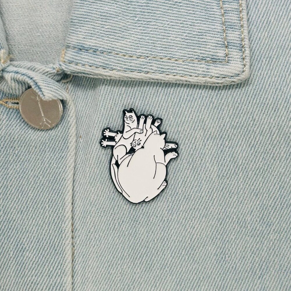 ⭐Cat Pins Enamel Lapel Dark Punk White Black Lover Cat Heart Animals Broch Punk